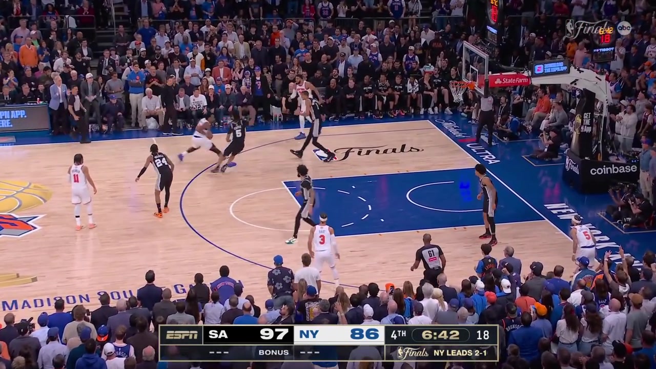 Karl-Anthony Towns scores the tough driving shot on Victor Wembanyama to cut the Spurs' lead to just 9 with a replay