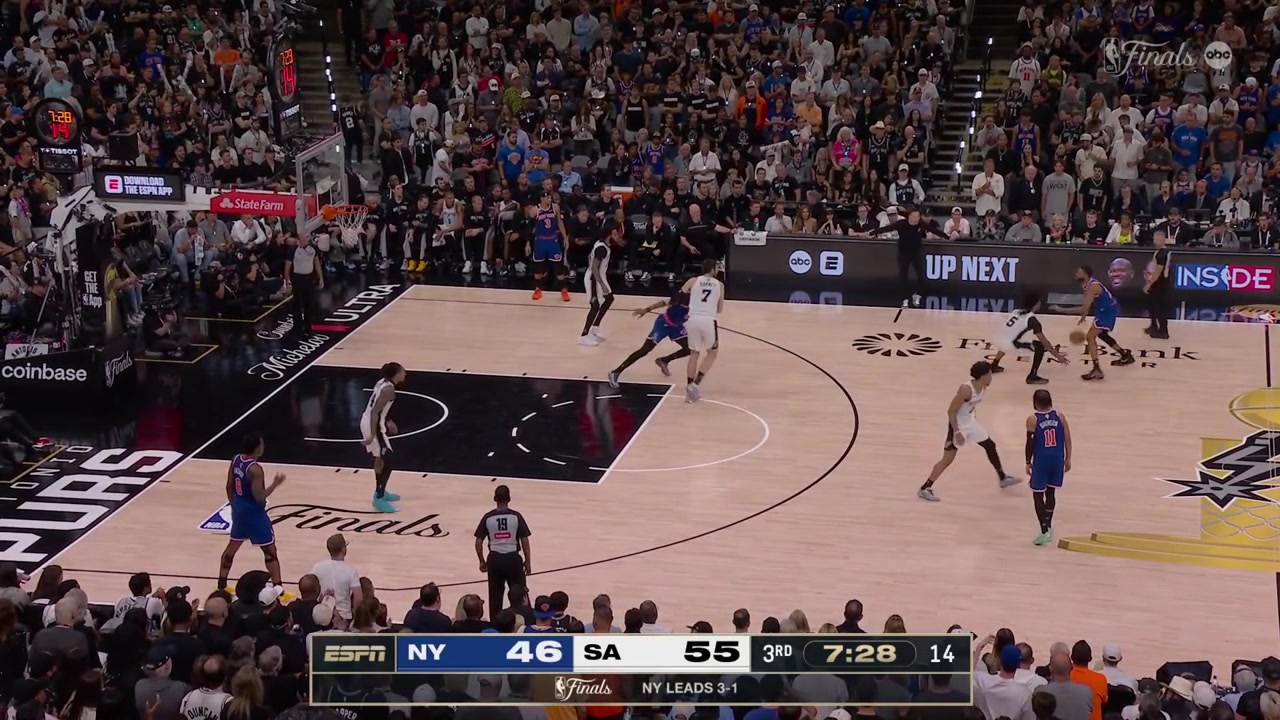 Devin Vassell falls for the first pump fake by OG Anunoby but blocks his corner 3 on the second jump with a replay