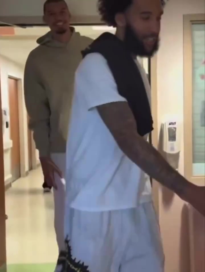 Wemby and Champagnie dropping in for a surprise visit at a San Antonio Children's Hospital today