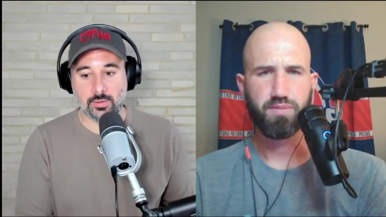 Vecenie during his live draft show The Knicks did trade 24 for 25 straight up The Lakers just move up one spot for free Charania said the Knicks are trying to trade 25 as well So I think they probably ran out of time and said to the Lakers 'Do you guys want to go We'll let you move up'