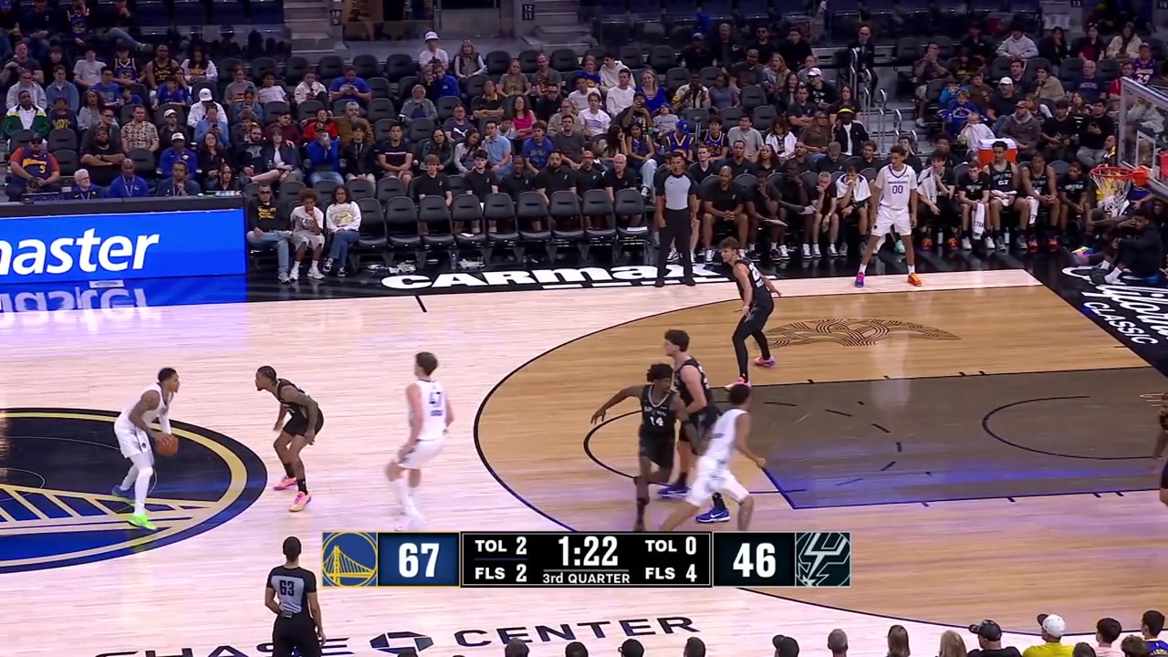Yaxel Lendeborg misses the tough layup gets the ball back and hits the 3-pointer