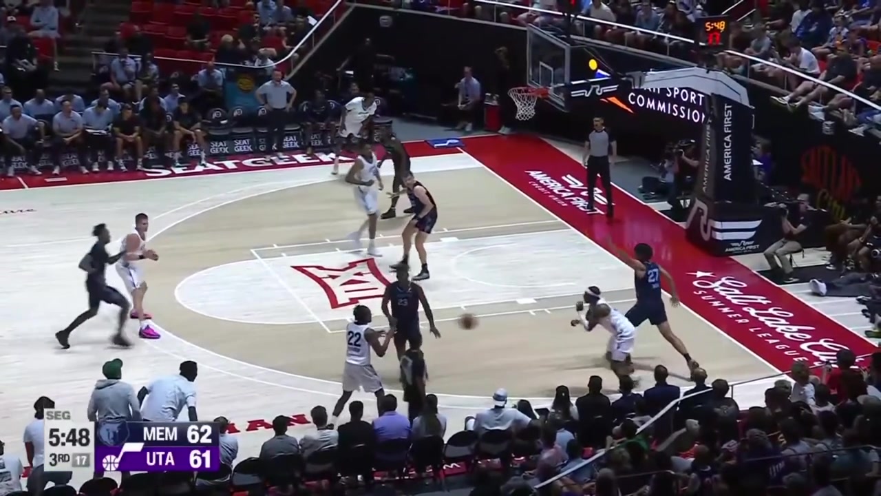 Darryn Peterson drives and scores showing his touch with a replay