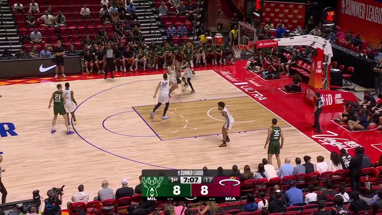Bogoljub Markovi finds the rookie Nate Ament 13th overall pick for the dunk for his first Las Vegas Summer League bucket