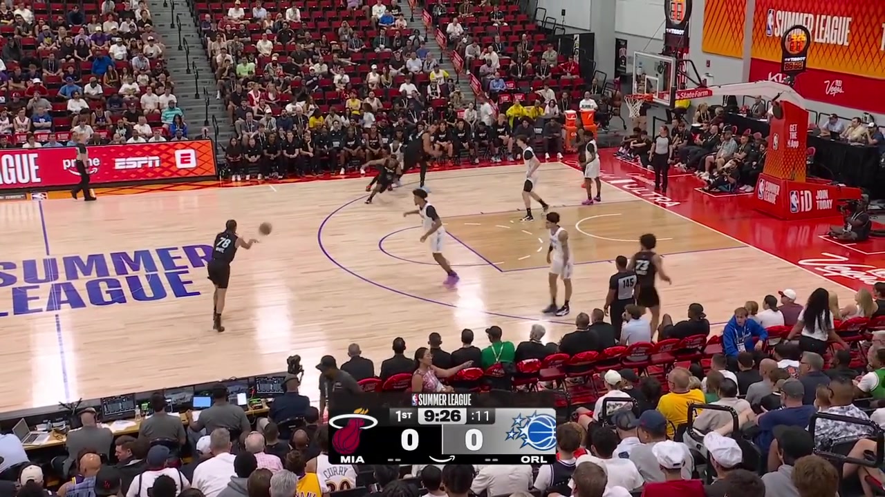 Trevor Keels with the step back 3 the cutting layup and a nice driving layup scoring the Heat's first 7 points of the game
