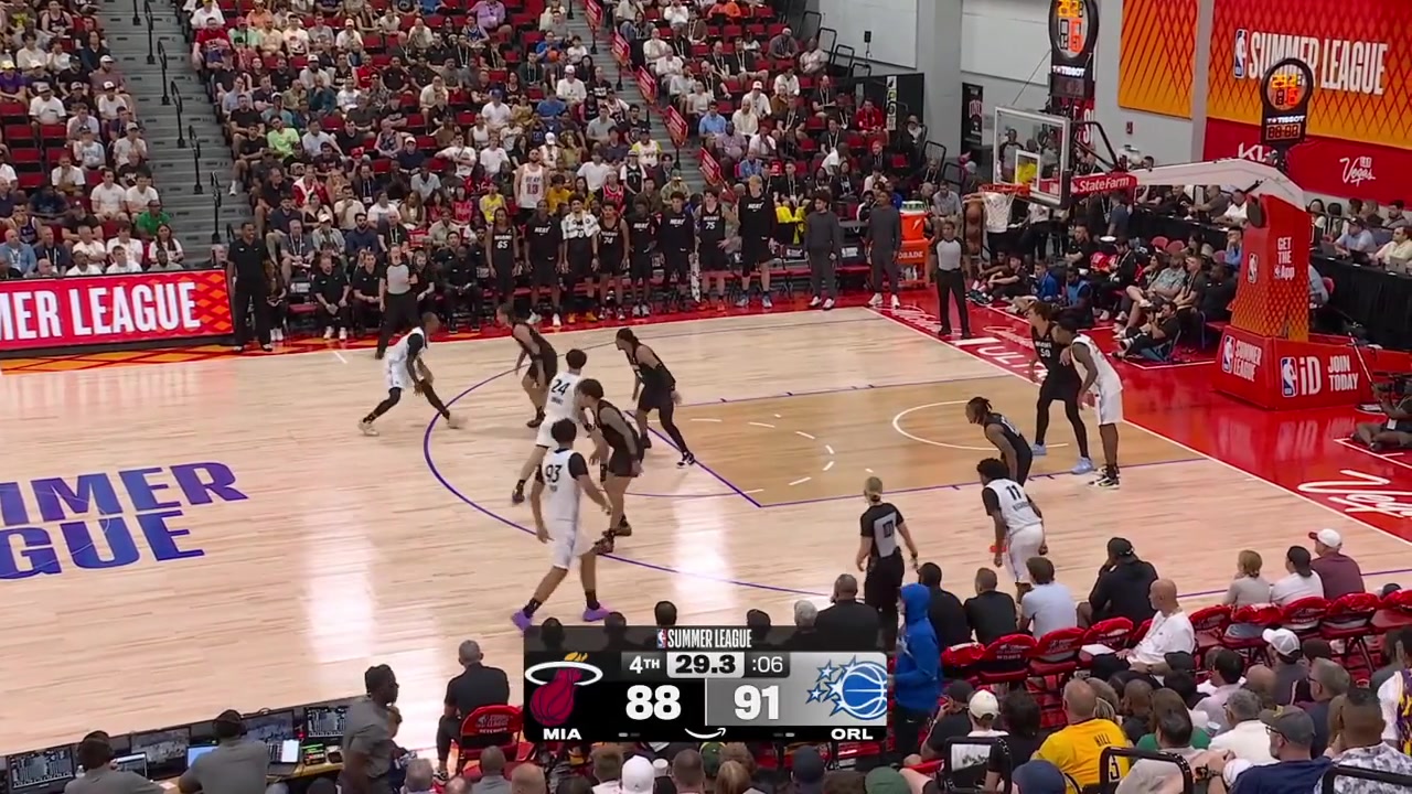 Noah Penda with an enormous clutch block on Vladislav Goldin's dunk attempt off a block by Goldin on Keon Johnson at the other end with replays