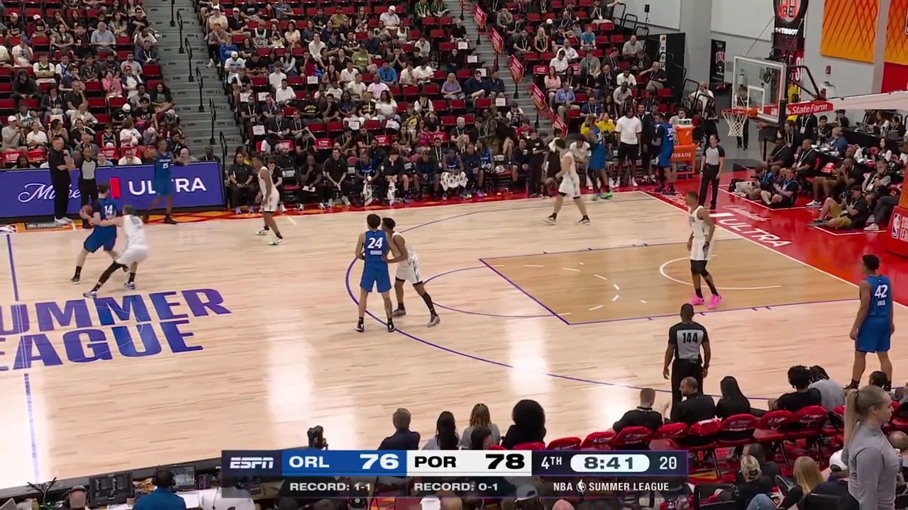 Lester Quinones with the step back 3 and Chris Youngblood with the And-1 layup with replays
