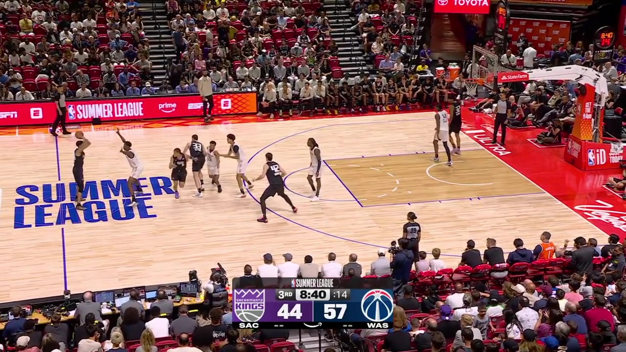 Darius Acuff Jr goes by AJ Dybantsa and switch hands in mid air to score the layup between two Wizards defenders with a replay
