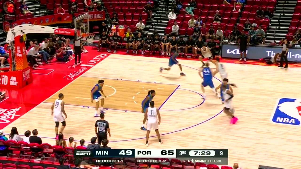Yang Hansen with the crafty finish