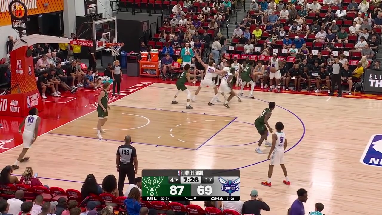 Hannes Steinbach scores the And-1 reverse layup over two defenders and now he has 20 points and 15 rebounds 7 Off rebs With replays
