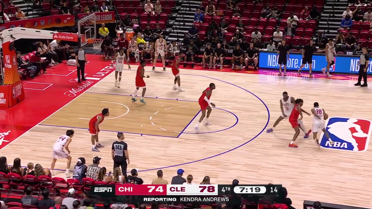 Xaivian Lee with the 3-pointer to give him 10 points and drives on the fastbreak and finishes with the dime to Riley Minix for the dunk