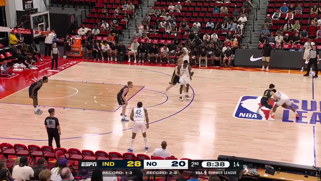 5'10'' Dominique Daniels Jr crosses 5'7'' Yuki Kawamura drives and scores