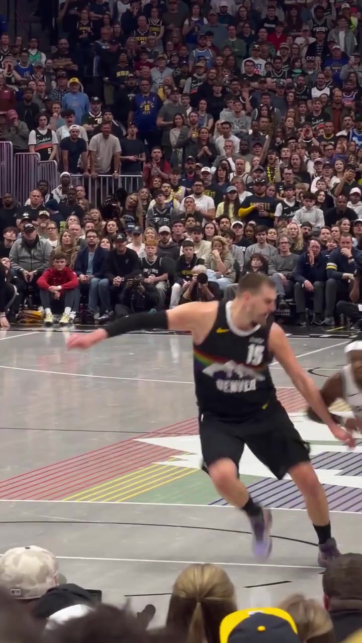Jokic locks up DeAaron Fox and tips the rebound to Murray