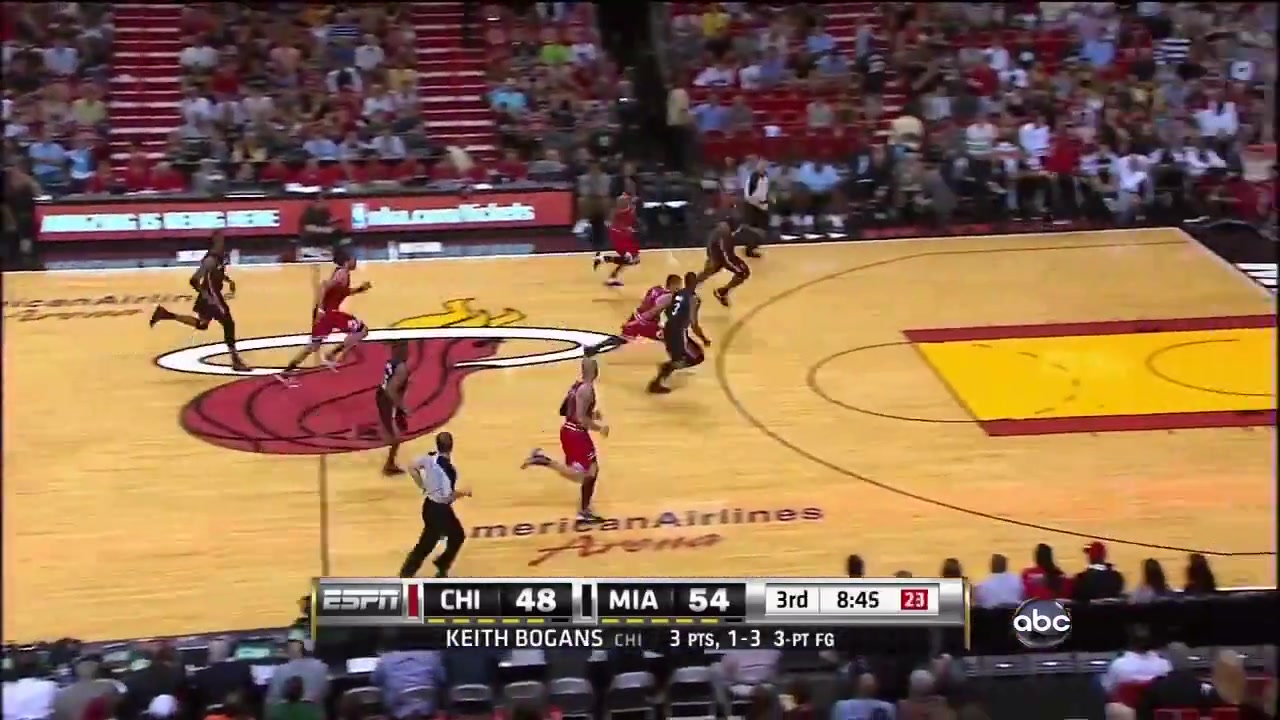 Derrick Rose tough layup over LeBron James Dwyane Wade