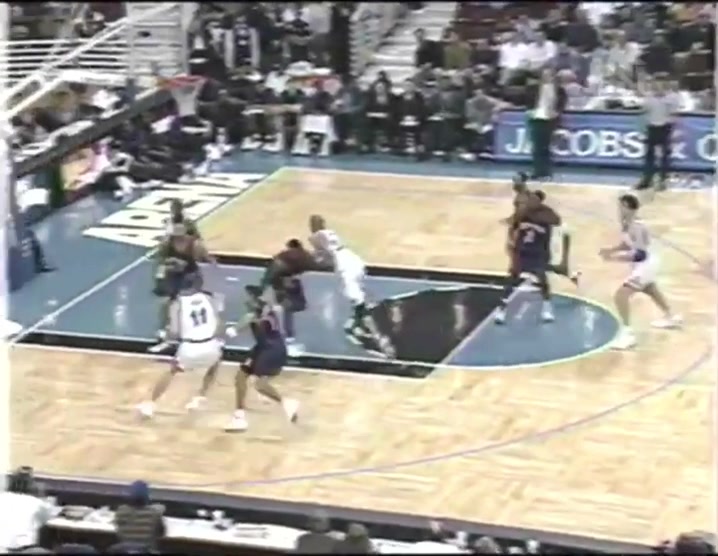 Charles Oakley commits a vicious flagrant foul on Bo Outlaw