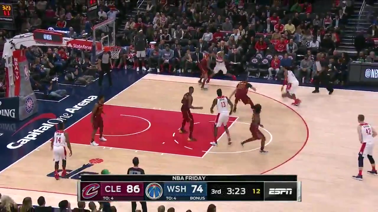Rui with the emphatic jam on Thompson - NBAclips