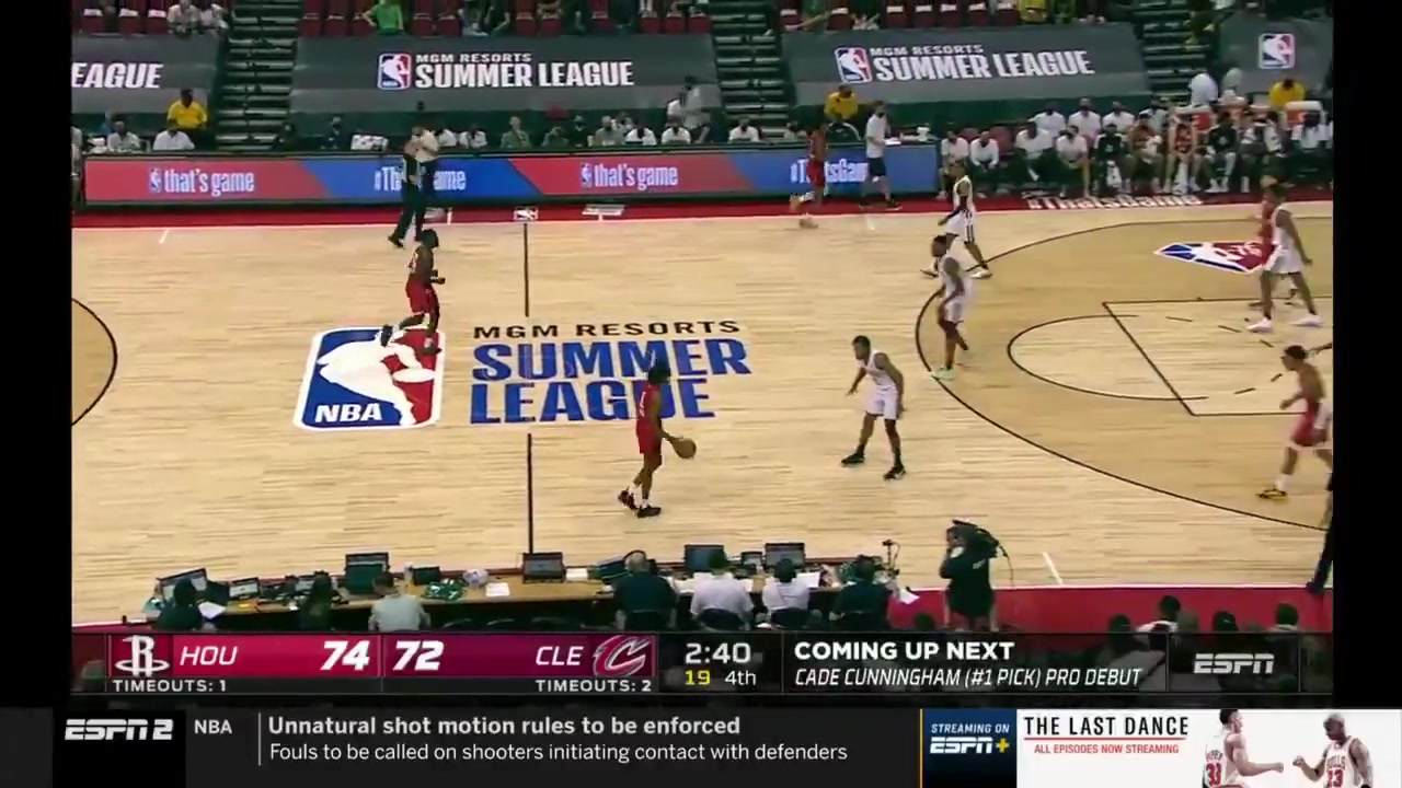 Jalen Green Dishes It To KJ Martin For The Flush