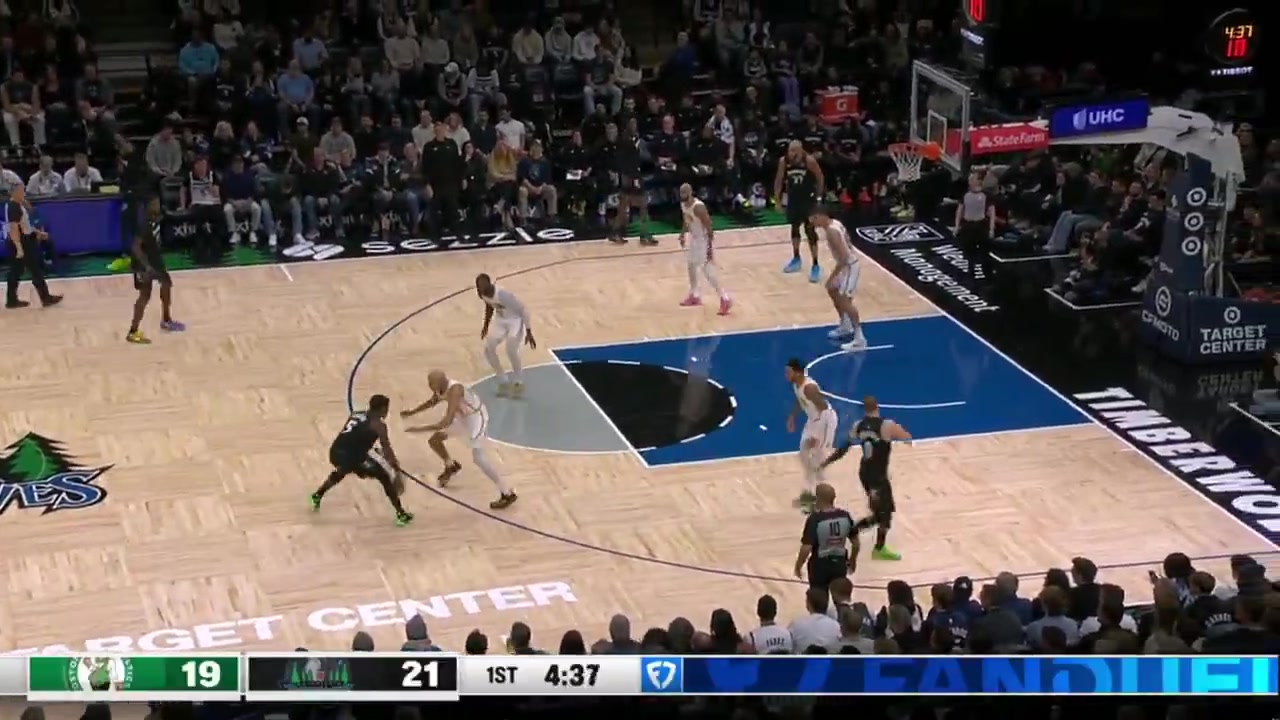 Anthony Edwards creates separation and hits the mid-range jumper