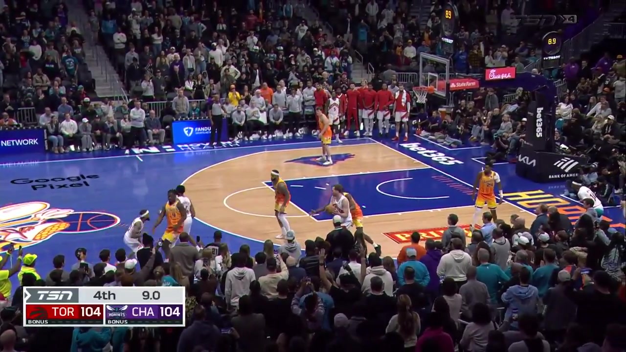 Brandon Ingram is unable to hit the game-winning shot Hornets-Raptors game is going to overtime