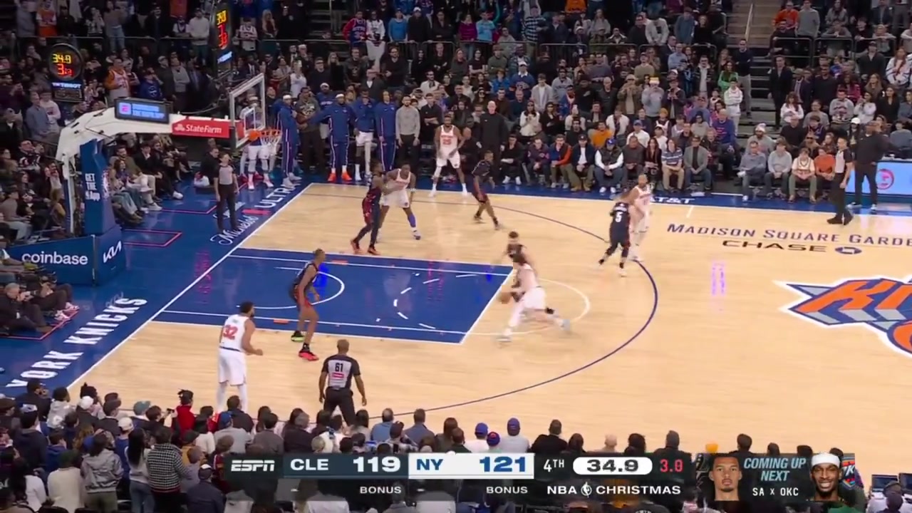 Karl-Anthony Towns with huge clutch putback Donovan Mitchell with a massive poster dunk on OG Anunony and the Knicks find OG for the easy dunk after a great fast ball movement with replays
