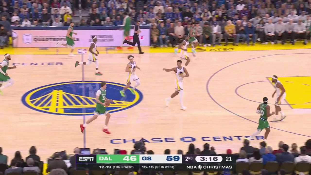 Cooper Flagg with three straight buckets in a minute TJD with the alley-oop dunk off Podziemski who also scores the high arcing floater