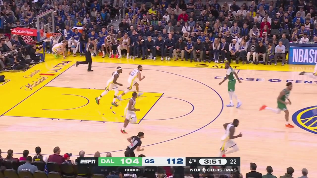 Steph Curry with the pullup 3 in Cooper Flagg's face with a replay
