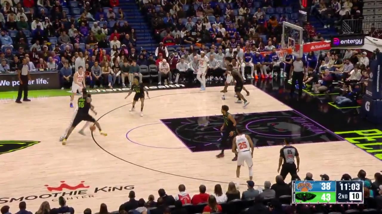 Zion Williamson with a huge block on Karl-Anthony Towns