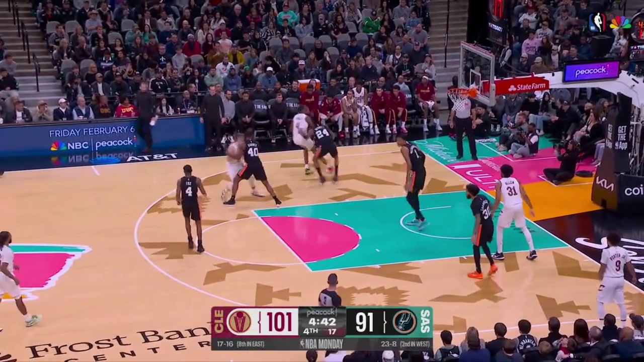 Jarrett Allen with a powerful dunk over Victor Wembanyama with replay