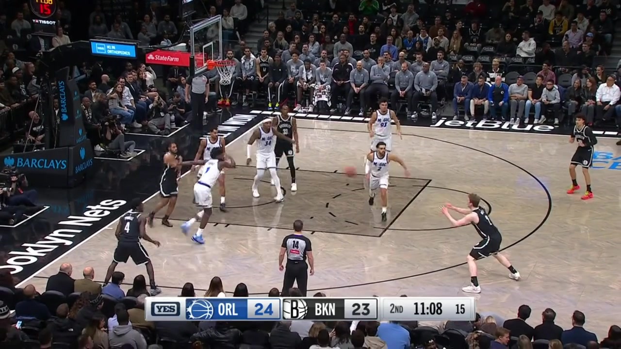 Danny Wolf with the driving layup