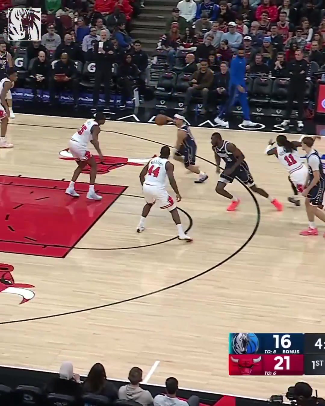 Nembhard lobs it up to Moussa Ciss for the slam