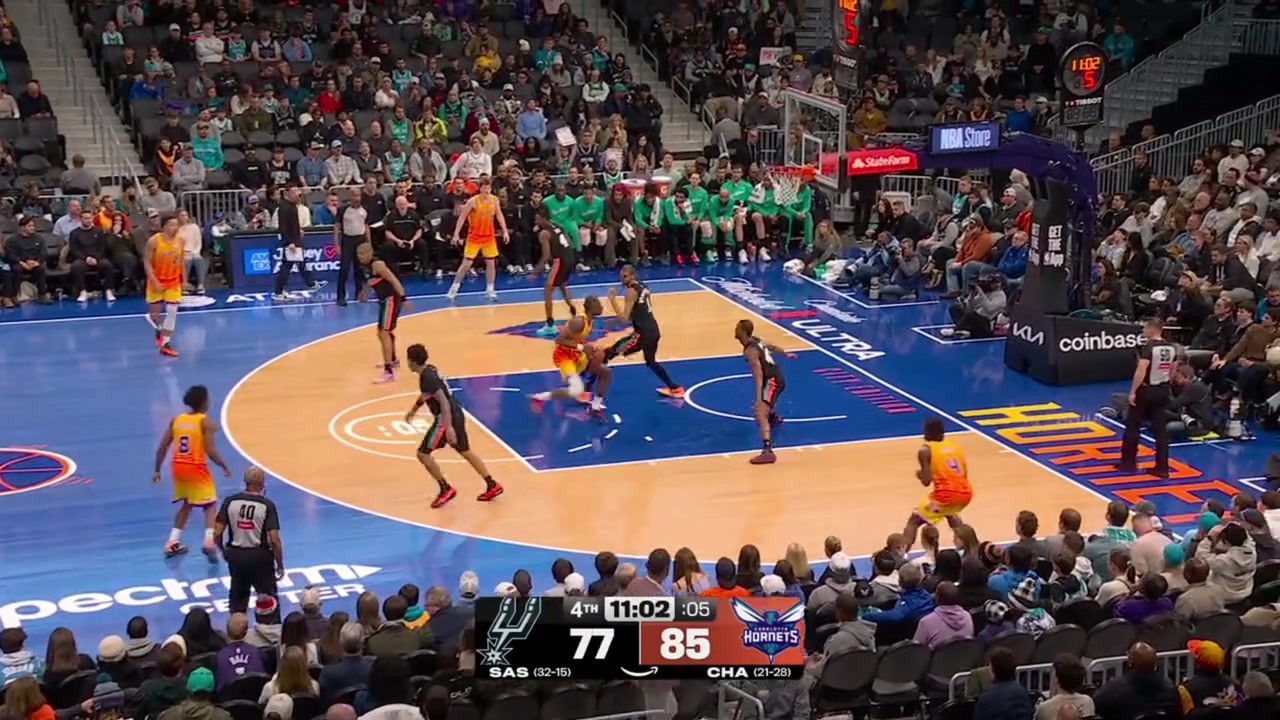Moussa Diabat with a great two-way sequence floats one in over Wembanyama blocks Dylan Harper on the other end and Collin Sexton caps it with a fast-break three