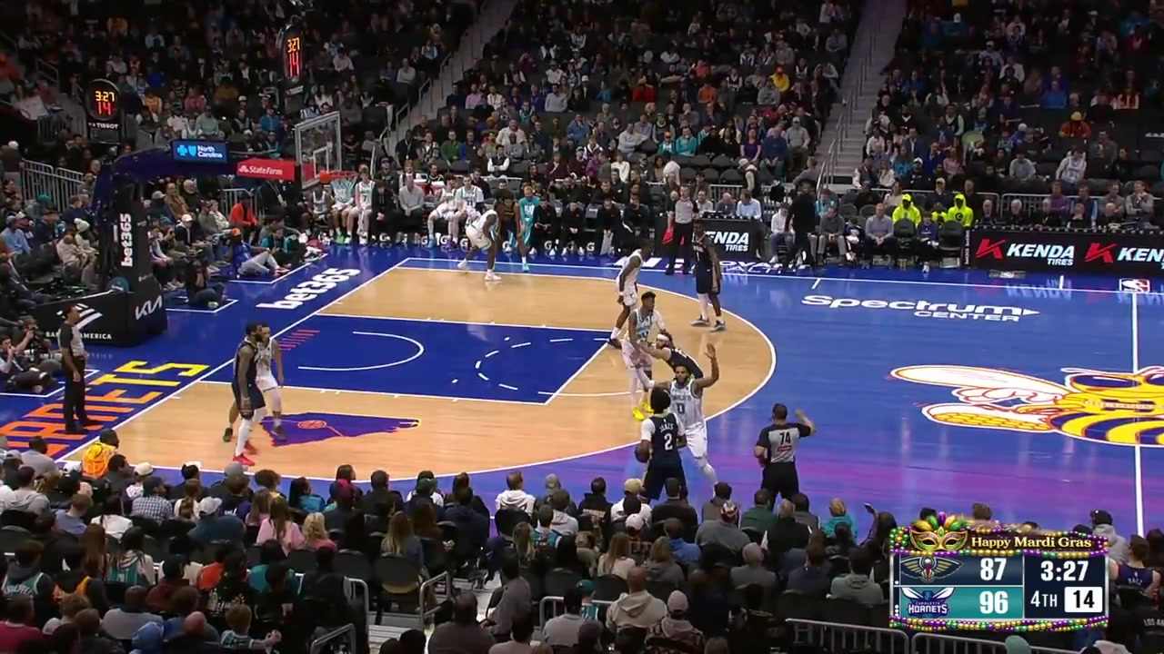 Zion Williamson takes Moussa Diabat to the rim and finishes with a nasty poster dunk over him for the And-1 late in the 4th quarter with replays Pelicans and Hornets commentaries