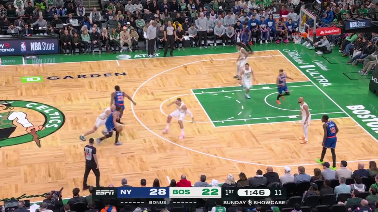 Jalen Brunson hitting a step-back mid-range jumper then a pull-up three on consecutive plays scoring 15 points in the 1st quarter