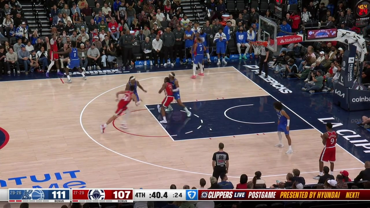 Kawhi Leonard drives and makes the clutch step back jumper to cut the Magic lead down to 2 with 28 seconds remaining in regulation