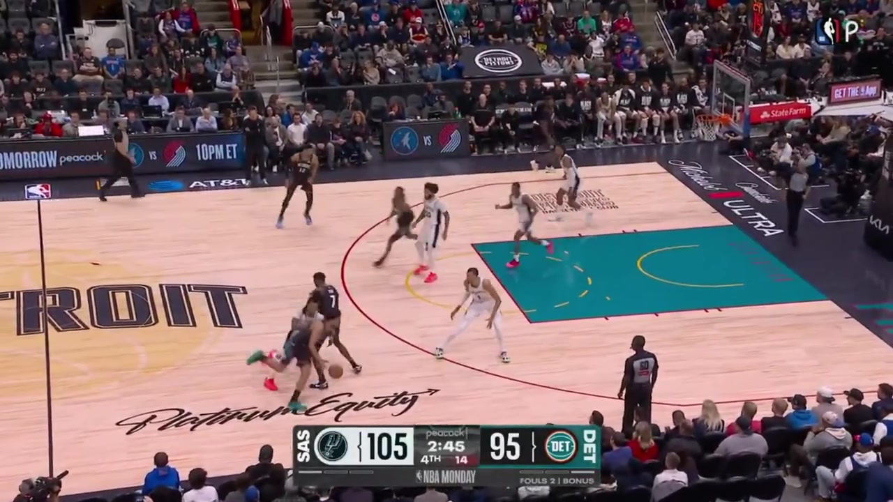 Victor Wembanyama blocks Paul Reed with his fingertips taps the ball to himself and finishes the alley-oop dunk off a lob by Stephon CastleDannis Jenkins with the layup Victor Wembanyama taps the offensive rebound and castle finds Wemby for the easy slam with replays