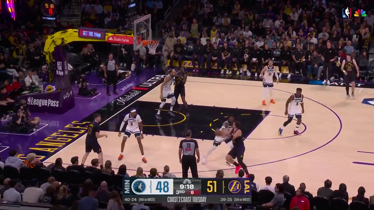 Luka Doni hits a tough step-back bank triple over Randle LeBron loves it