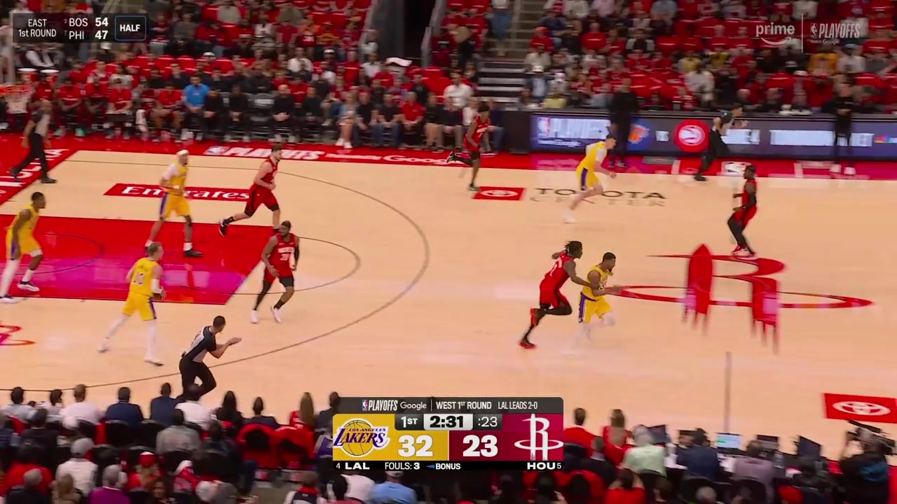 Jaxson Hayes gathers the lob from Luke Kennard for a one-handed slam