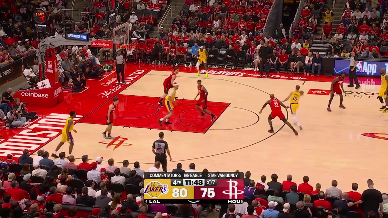 Jarred Vanderbilt finds LeBron James for the back door cutting layup with replays