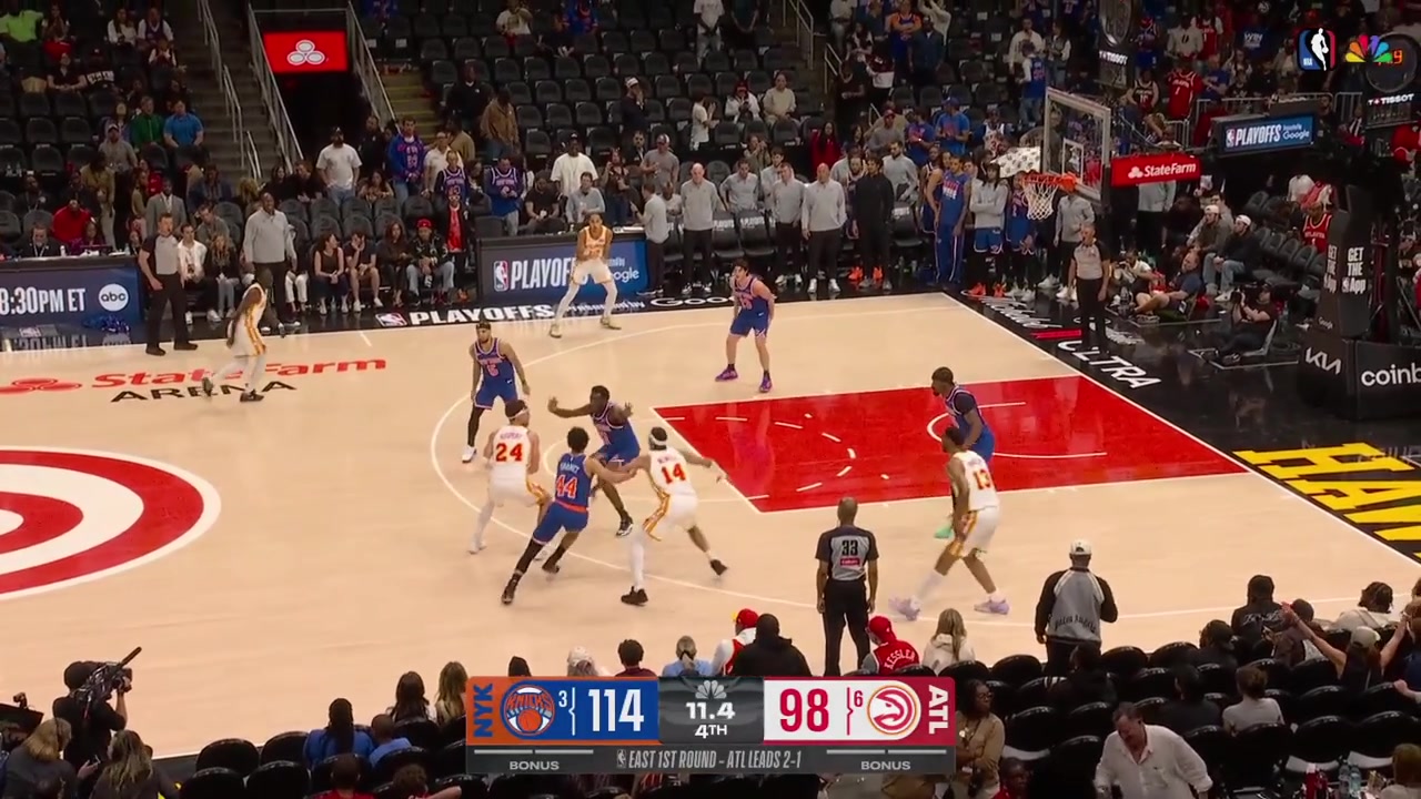 The Knicks defeat the Hawks and tie the series at 2-2
