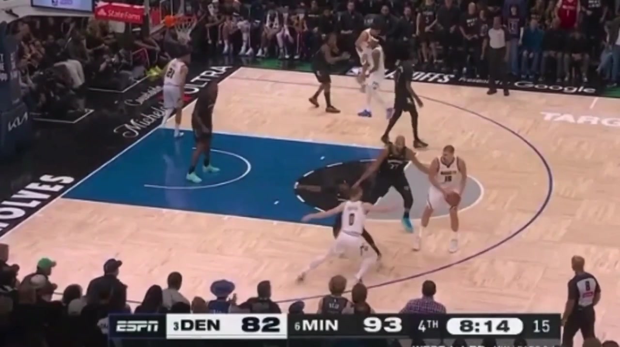 Christian Braun frightened of Mike Conley passes it up back to Jokic