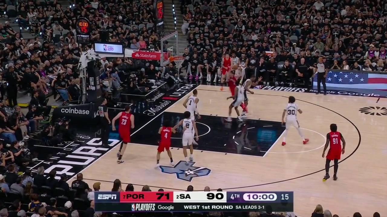 Teammates fail to restrain Avdija who picks up a tech and taunts the crowd after foul on De'Aaron Fox