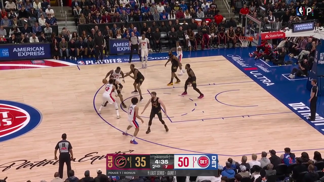 Daniss Jenkins finds Ausar Thompson for the dunk to beat the shot clock putting the Pistons up 17 again with a replay