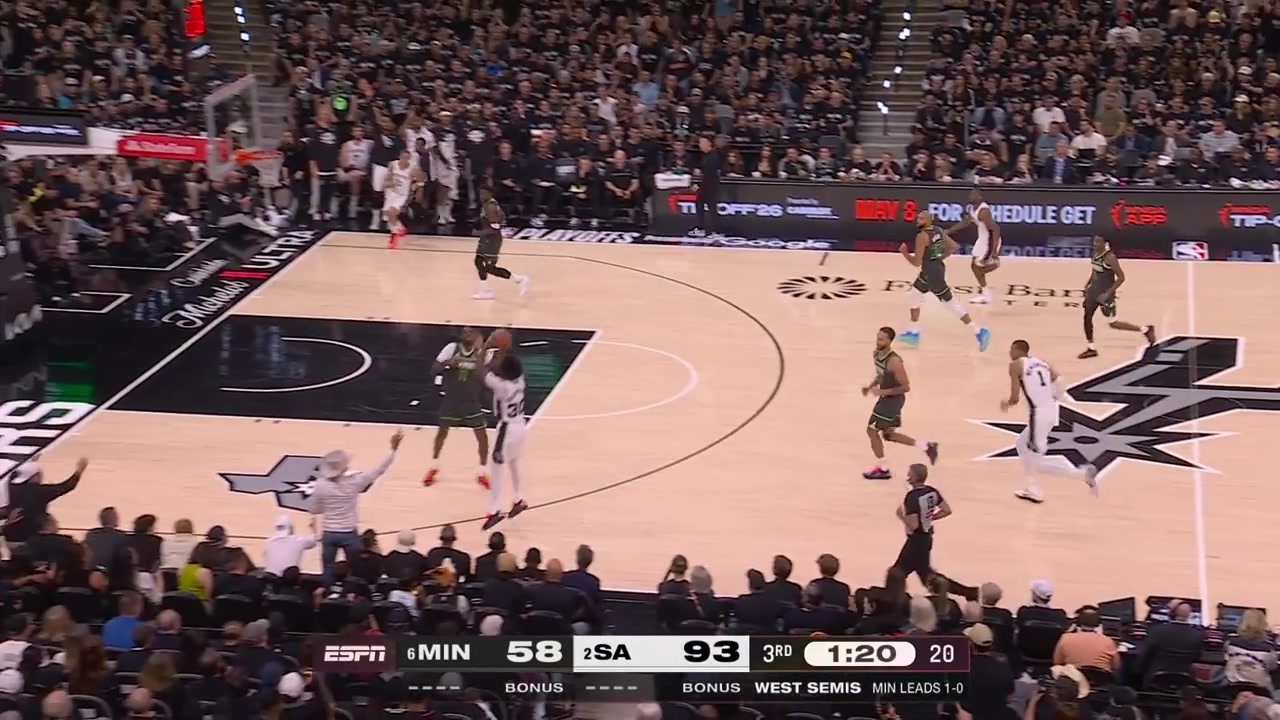 Julian Champagnie is positively overcome with joy after hitting his 4th three in 4 minutes