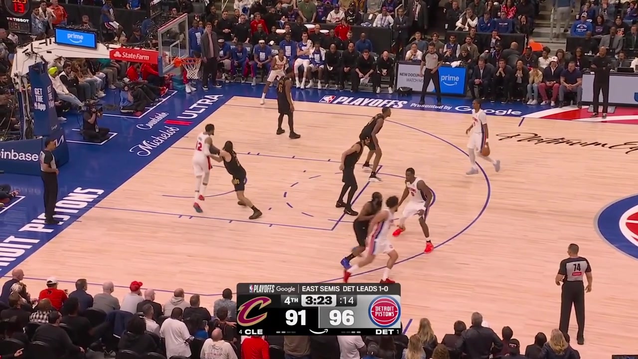 Tobias Harris hits the clutch fadeaway baseline jumper to put the Pistons up 7