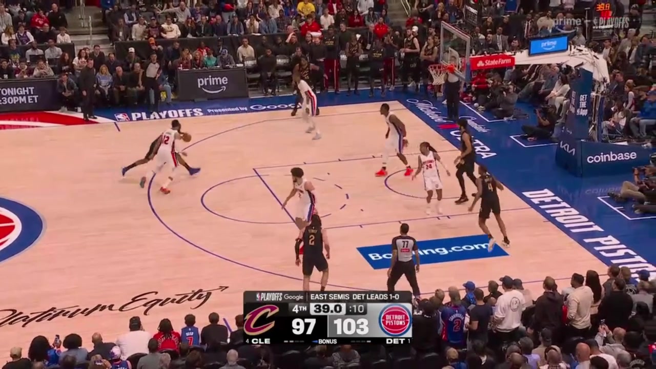 Lowlight Shockingly James Harden turns the ball over in the clutch to give him 4 TOs for the game