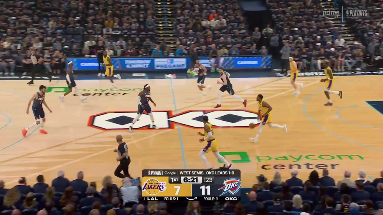 Isaiah Hartenstein sends Lebron's shot to the Phantom Zone
