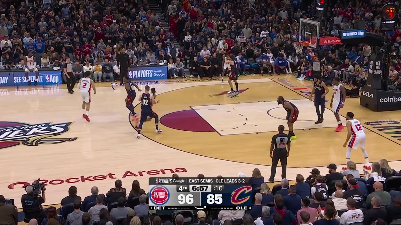 Jalen Duren grabs the offensive rebound kicks the ball out then calls for the ball under the rim gets it and scores over Jarrett AllenHe also blocks Max Strus at the other end with replays