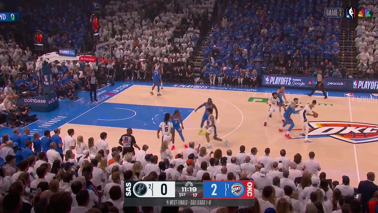 Victor Wembanyama drives on Isaiah Hartenstein and draw iHart's 1st foul early in the game