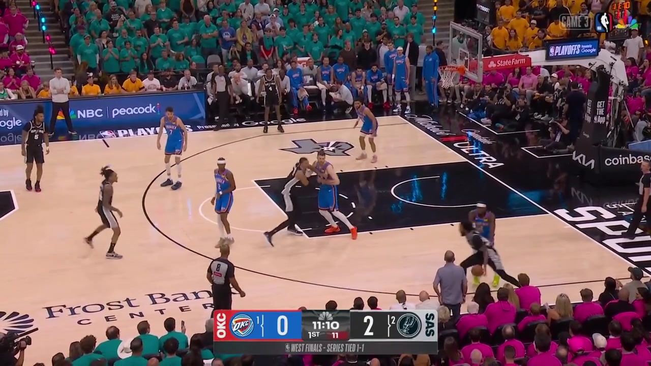 Victor Wembanyama hits the step back on Isaiah Hartenstein with a replay