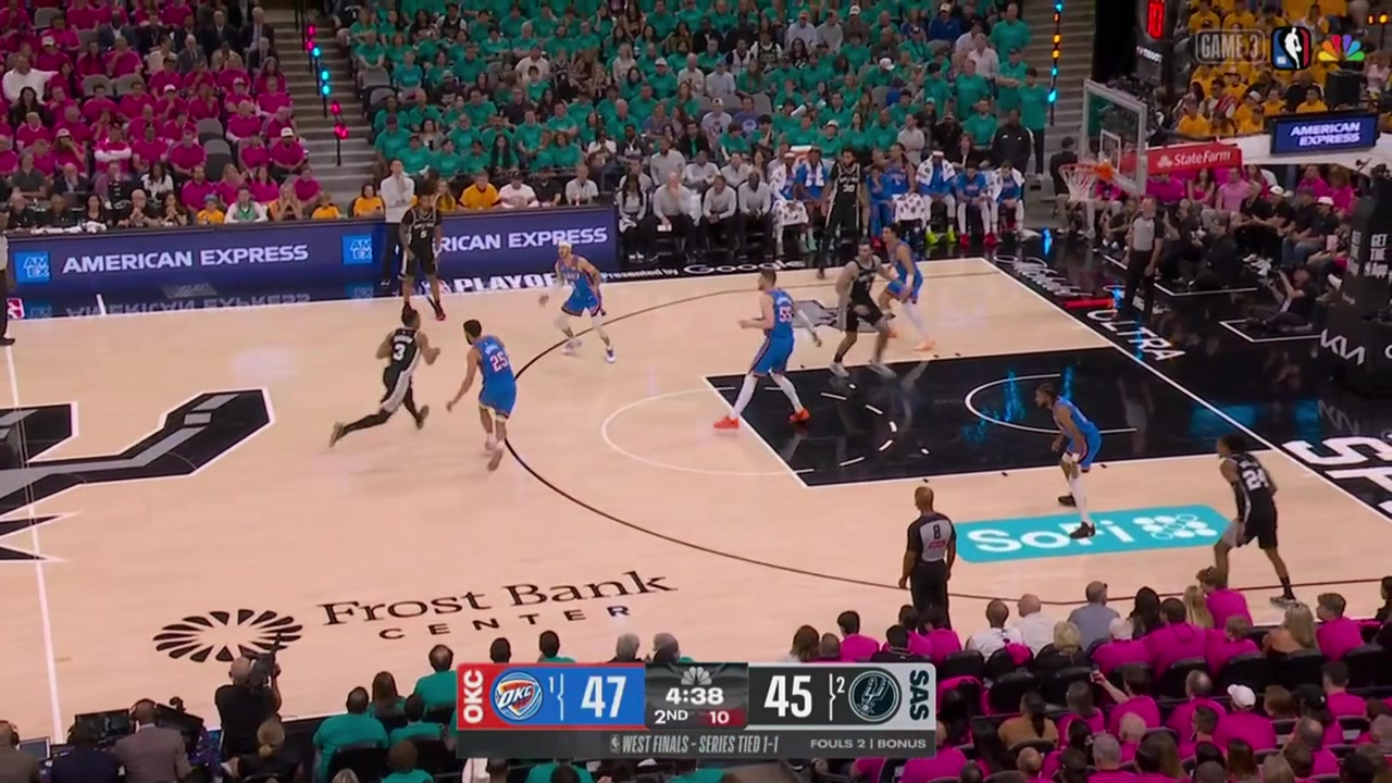 Keldon Johnson catches Ajay Mitchell in the face with an inadvertent elbow with replays