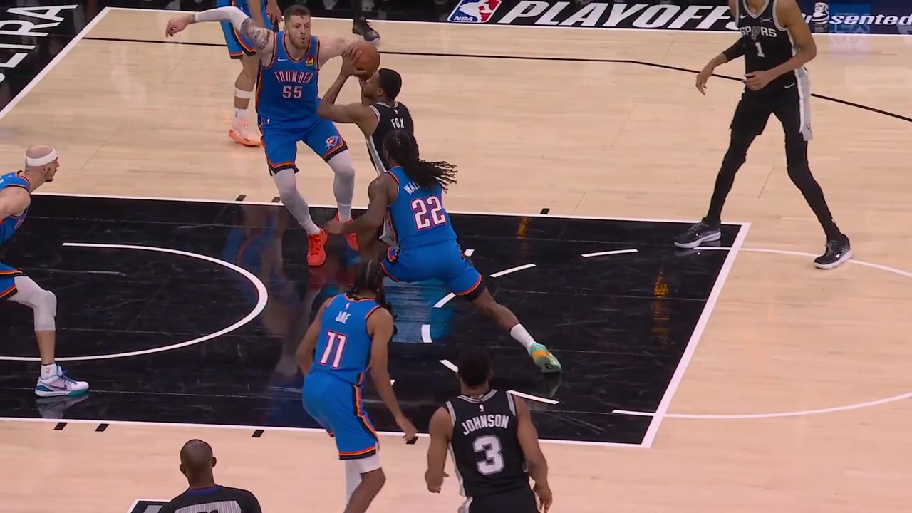 Injury A replay of De'Aaron Fox seems in slight pain after making a layup He remained in the game